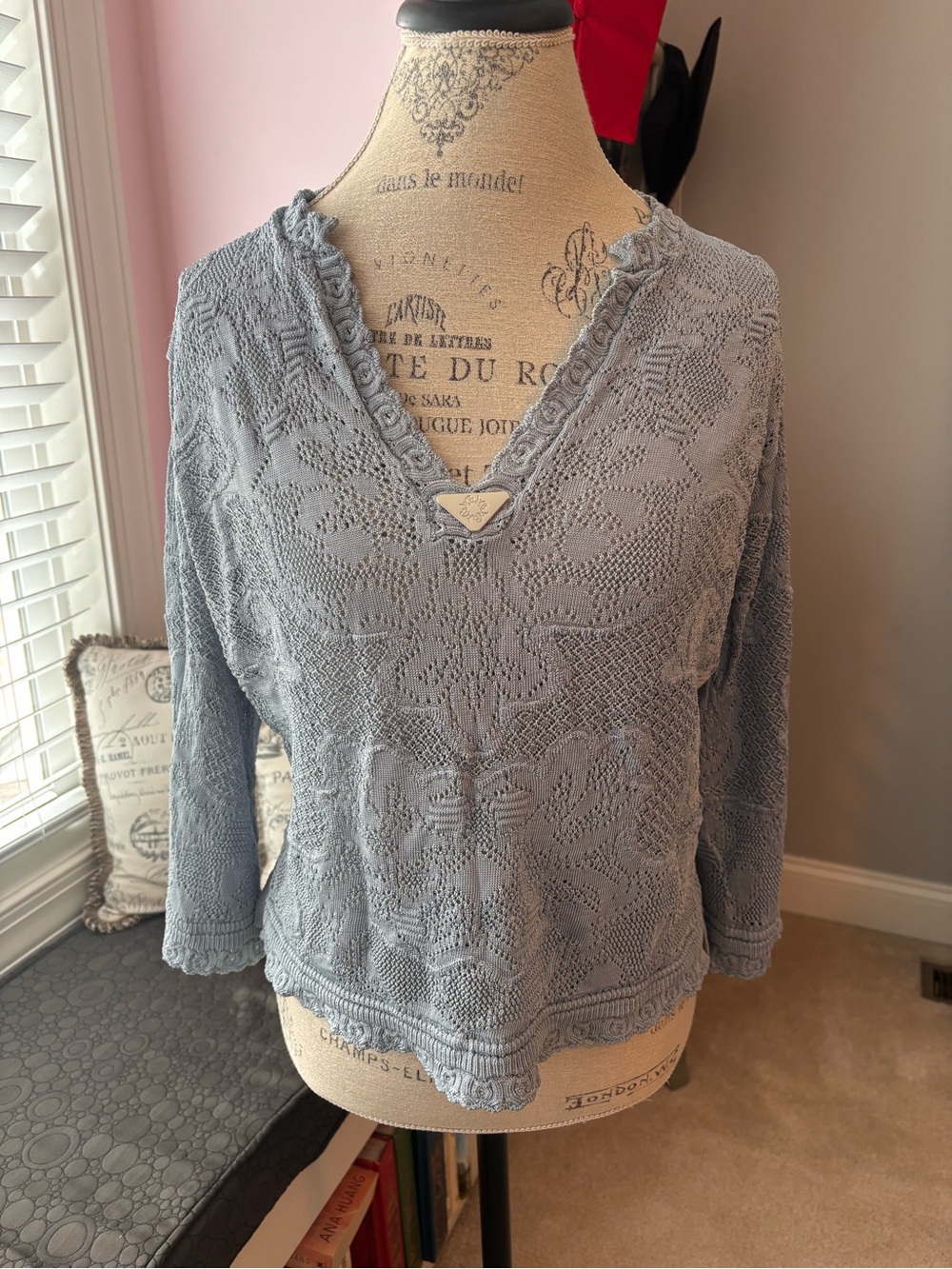 White House Black Market Light Blue Textured V-Neck Long Sleeve Top